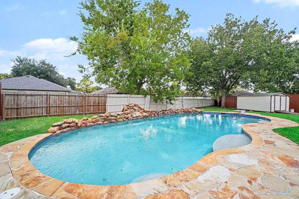 1927 Barronett Bend, Sugar Land