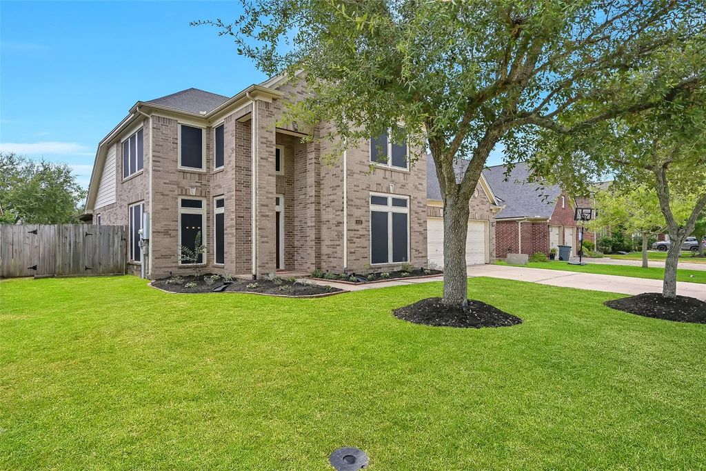 418 Gastonbury Court, League City
