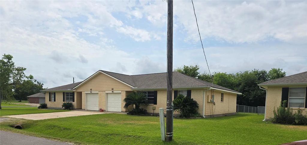 17419/17421-17423/17425 Fir Road, Alvin