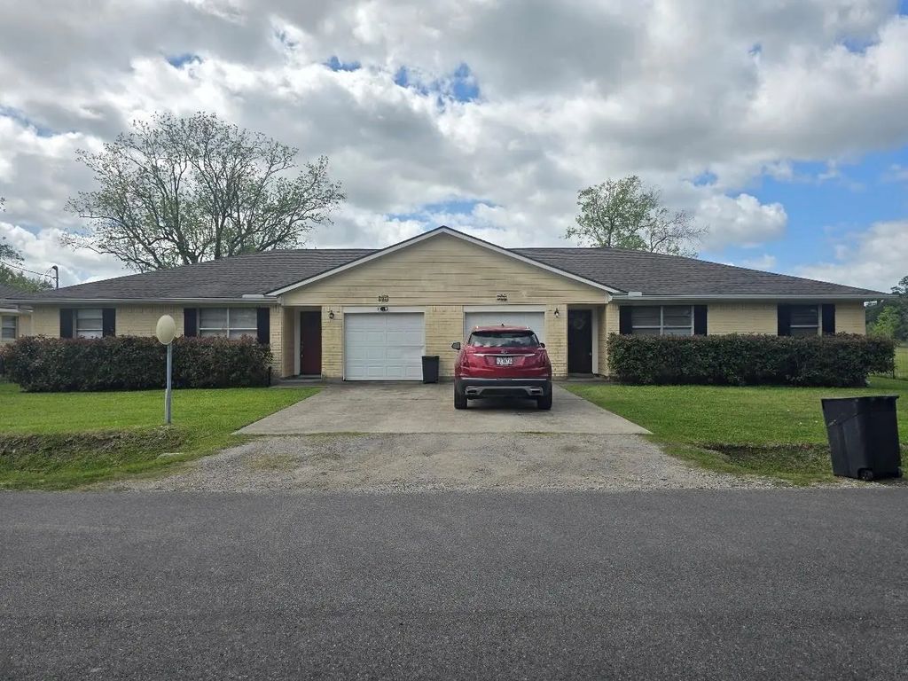 17419/17421-17423/17425 Fir Road, Alvin