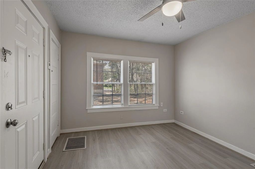 811 Sam Houston Avenue B, Huntsville