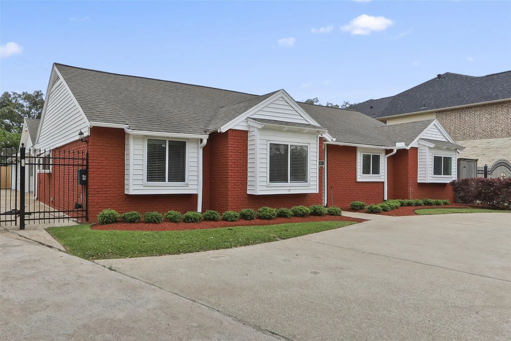 12303 Barryknoll Lane, Houston