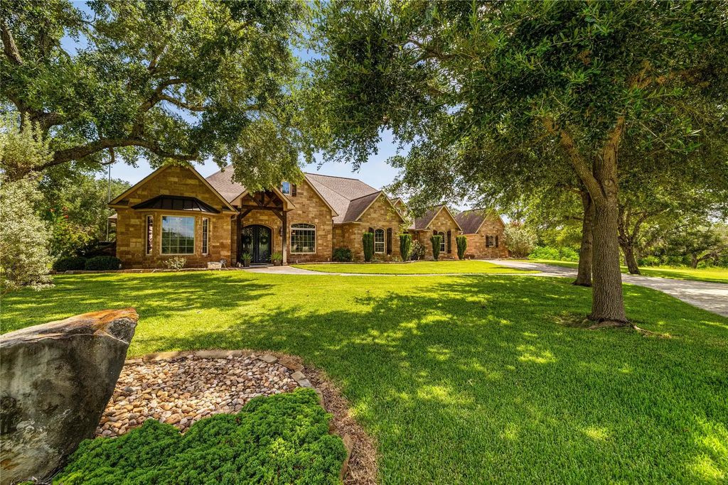 178 Juniper Trail, Yoakum