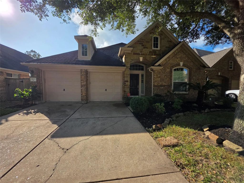 5221 Cottonwood Creek Lane, League City
