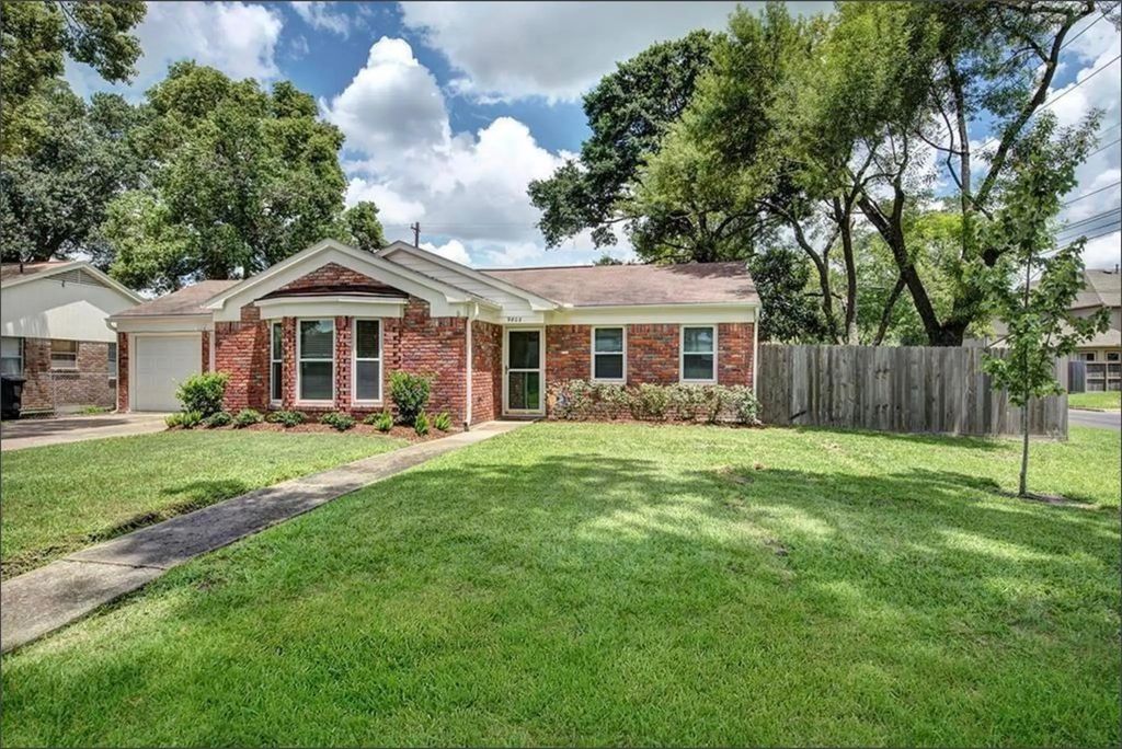 9802 Pine Lake Drive Drive, Houston