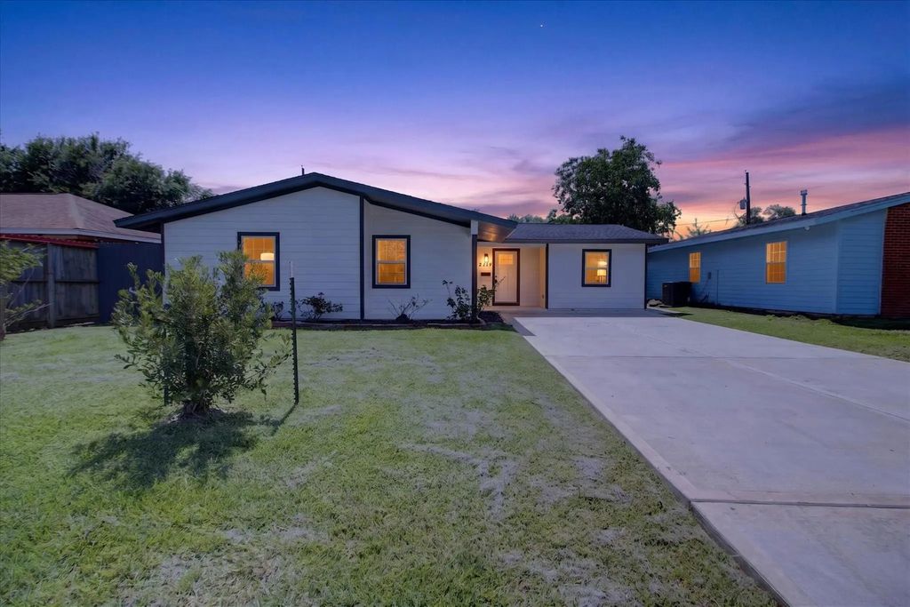 2114 Linden Creek Lane, Houston