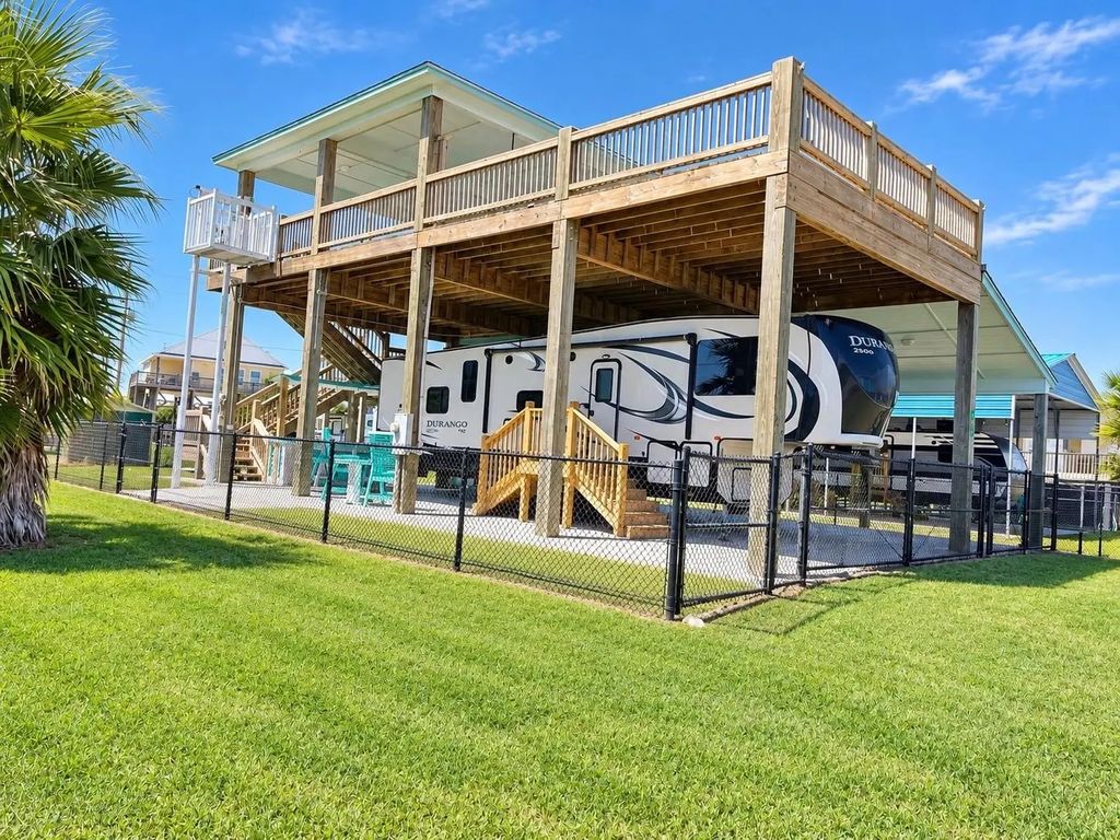 953 Meynig Drive, Crystal Beach