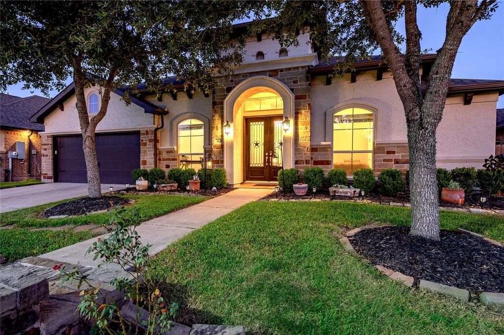 825 Galloway Mist Lane, Friendswood