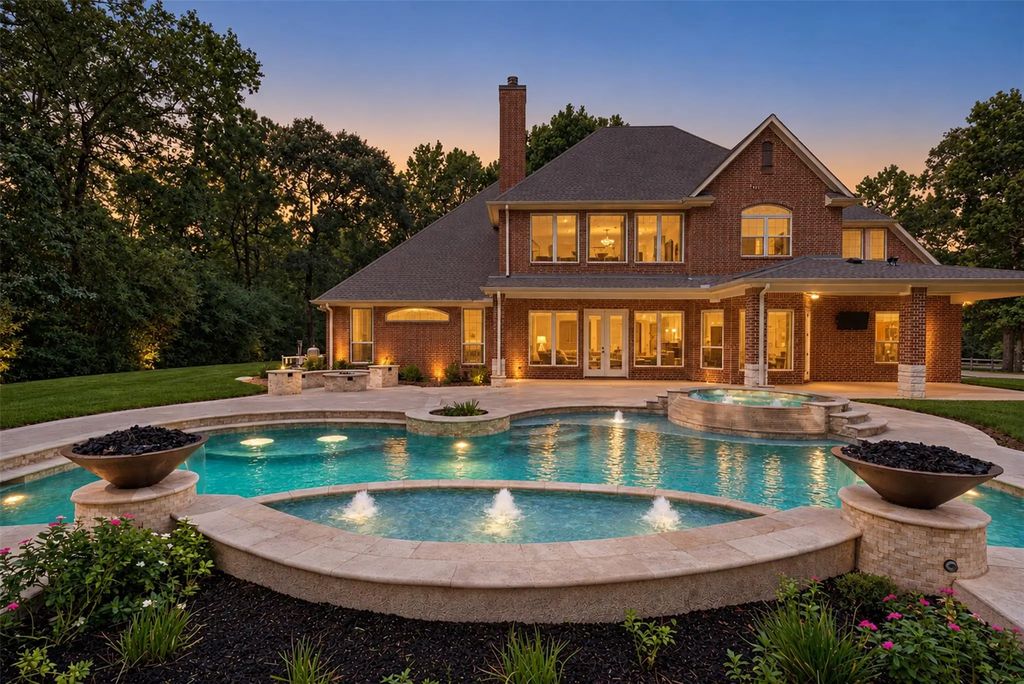 2102 E Blue Lake Drive, Magnolia