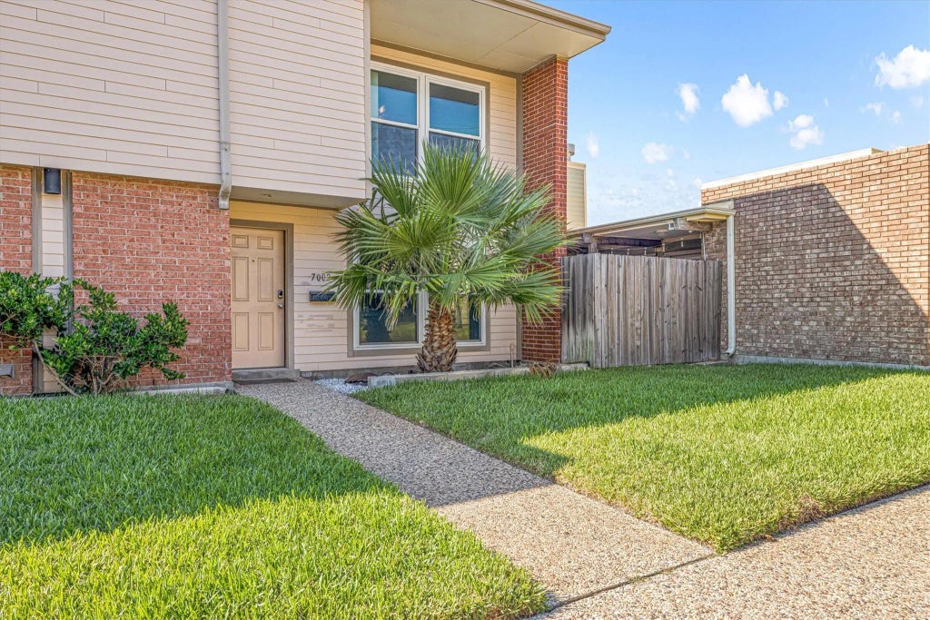 7002 Lasker Drive, Galveston