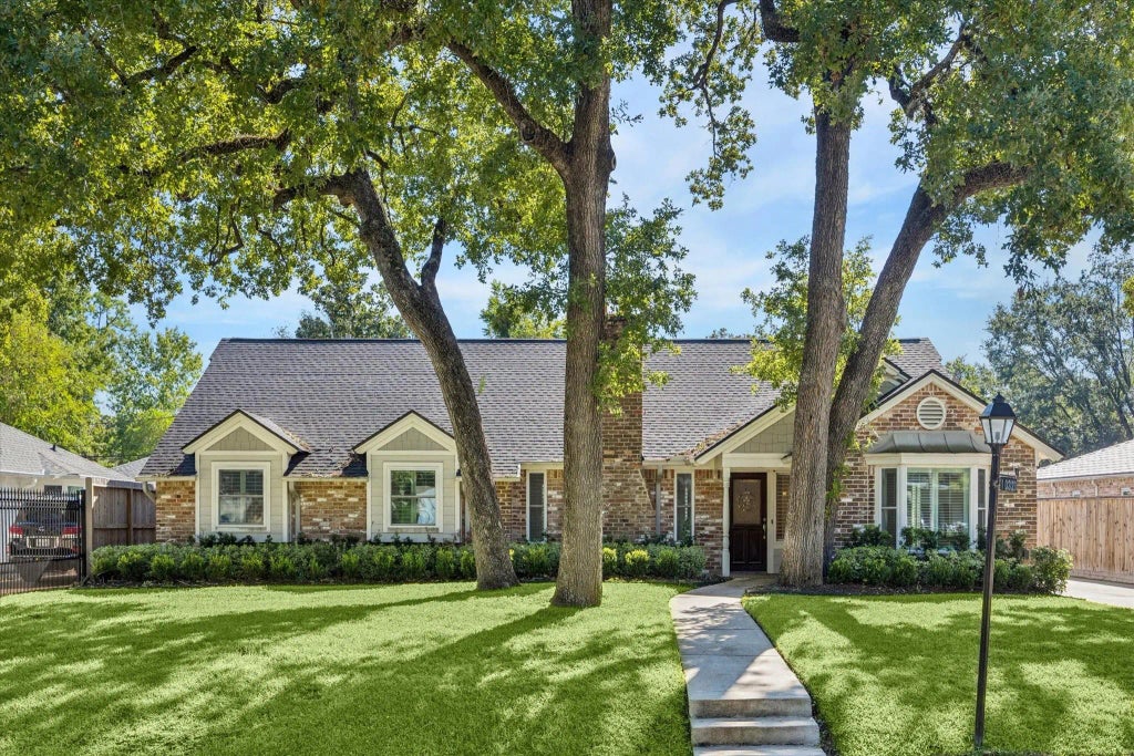 10323 Pine Forest Road, Houston