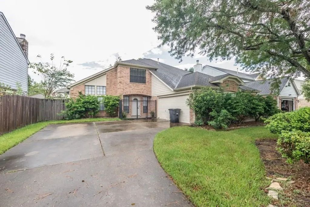 15119 Manorhill Drive, Houston