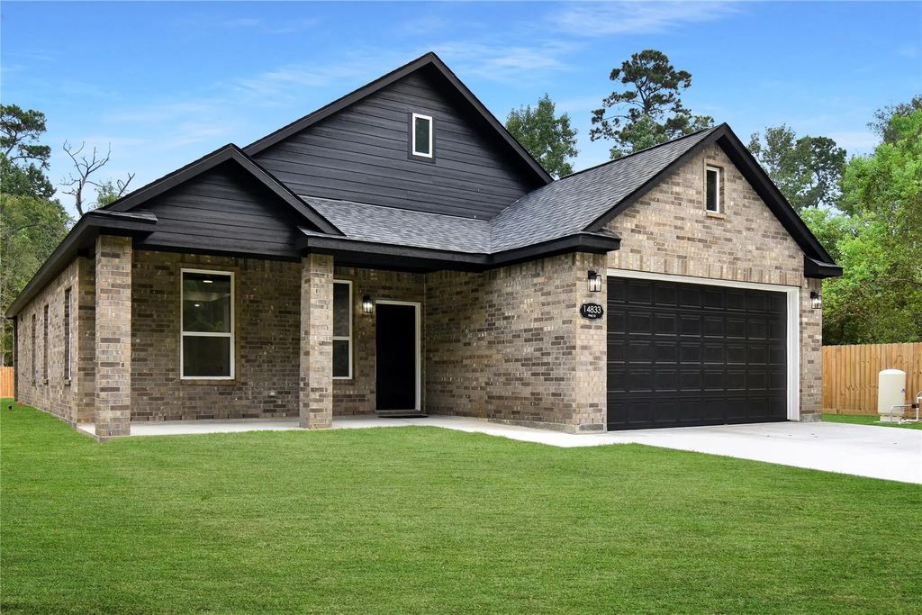 14833 Pine Drive, Conroe