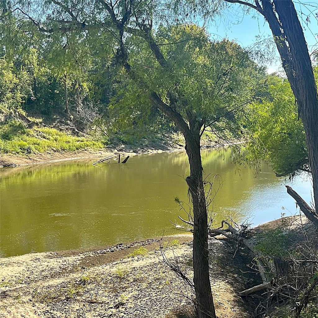 8106 Pr 1235, Centerville