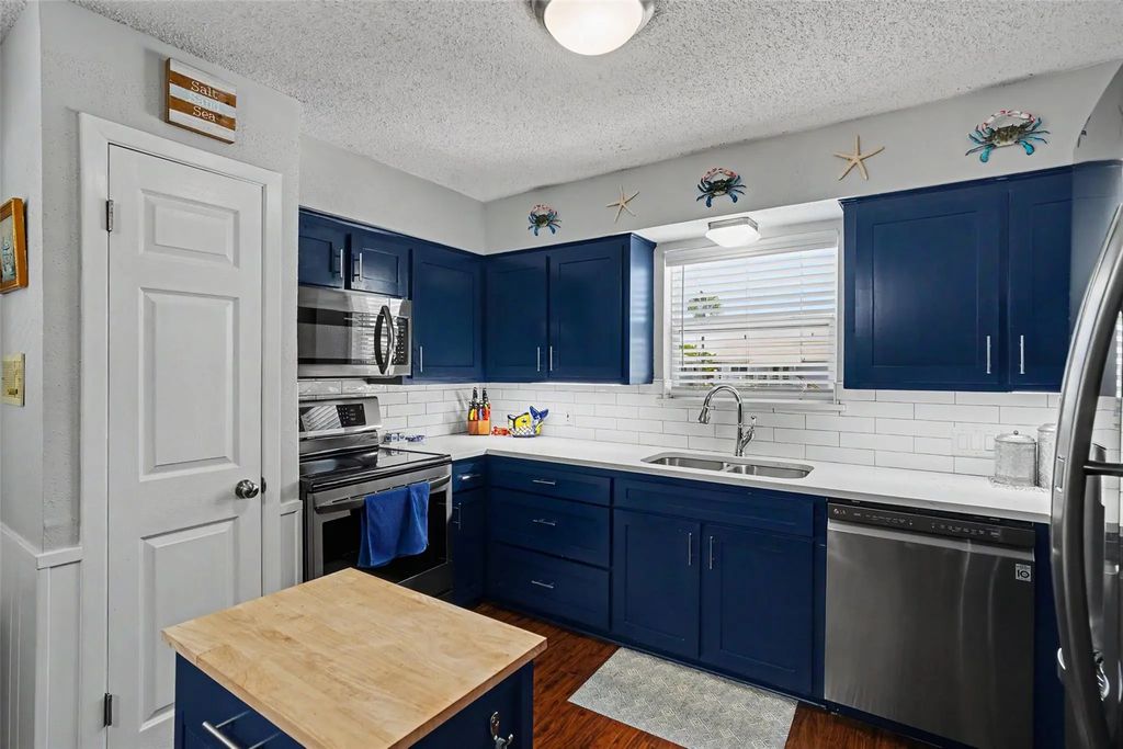 897 Bonita Street, Bayou Vista