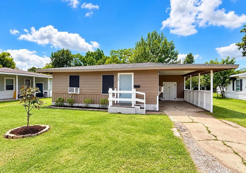 119 Oak Drive, Lake Jackson