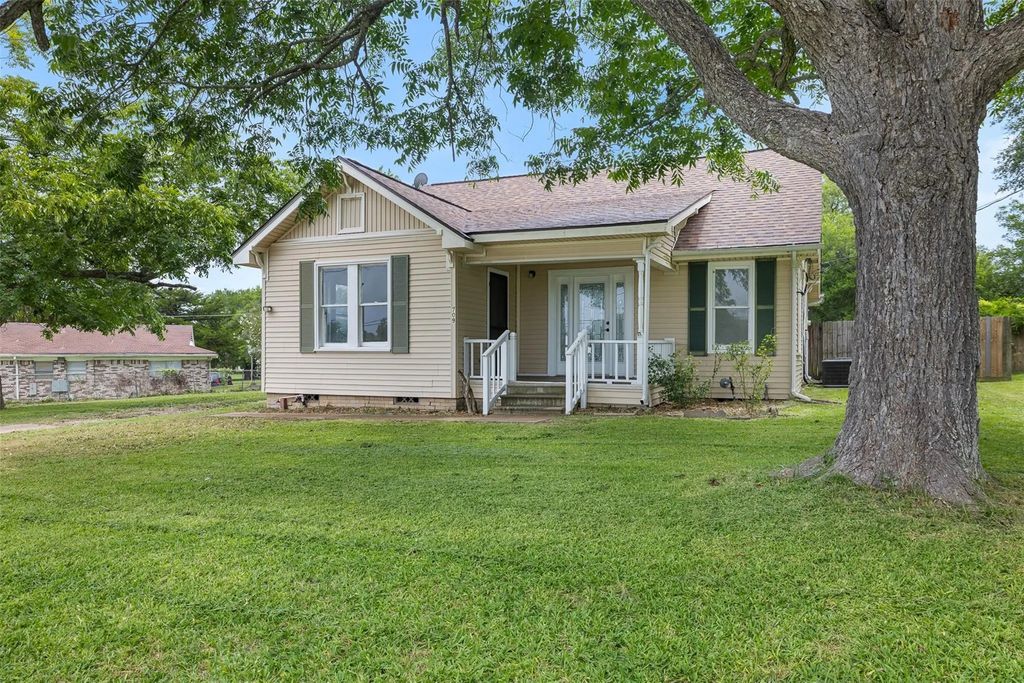 709 Burleson Street, Brenham