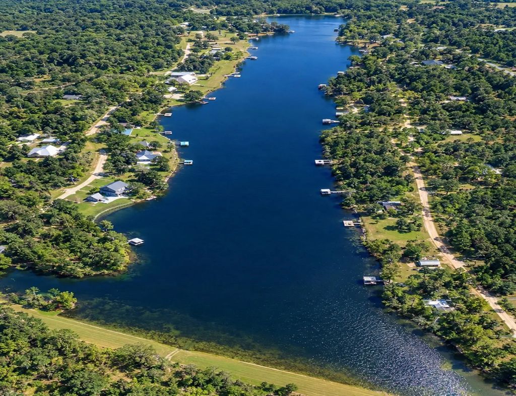 160 Dogwood Lake Drive, Livingston