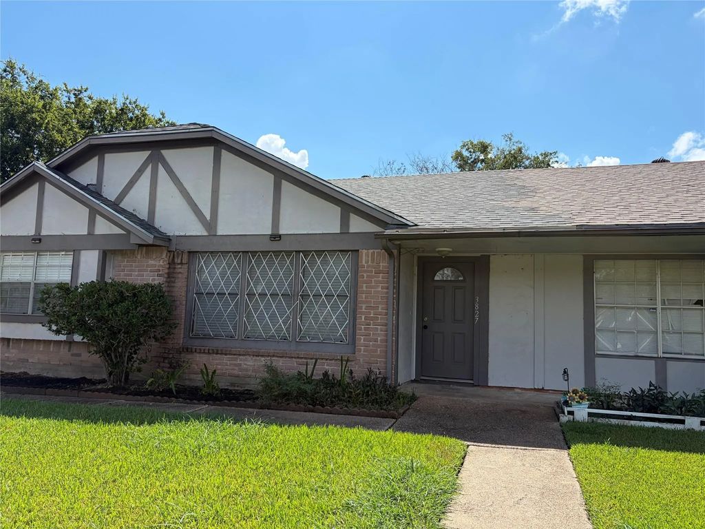 3827 Old Post Road, Houston