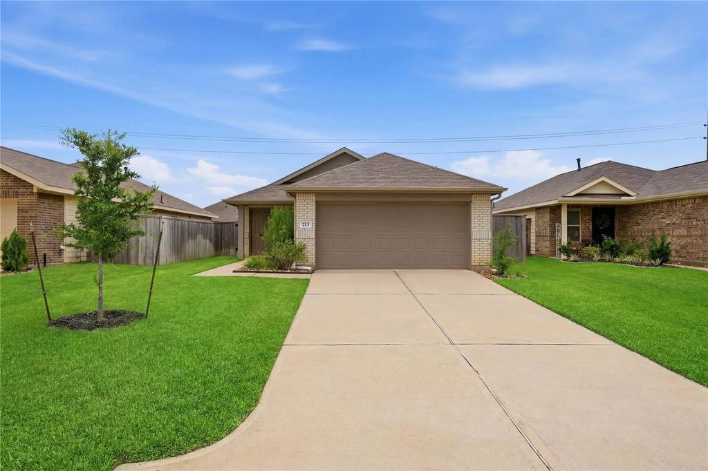 213 Rustic Ridge Circle, Magnolia