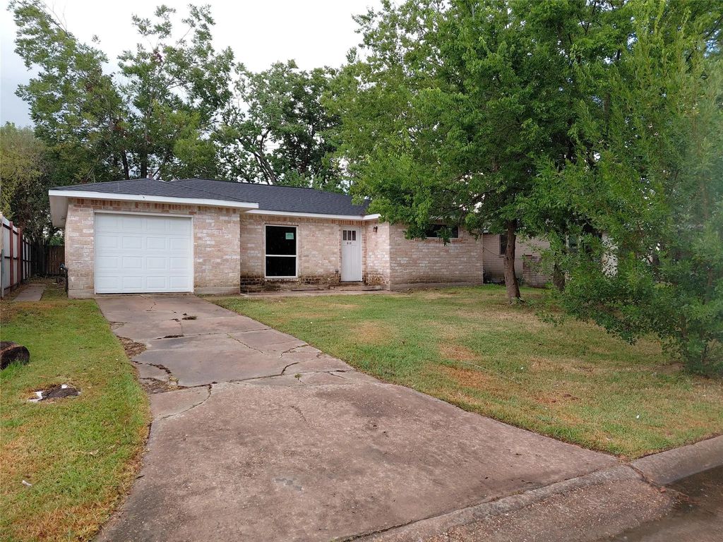714 Ivyhollow Drive, Channelview