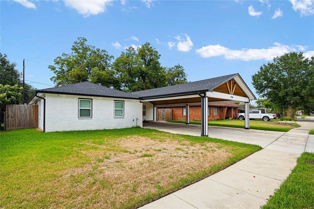 1208 Blackberry Drive, Pasadena