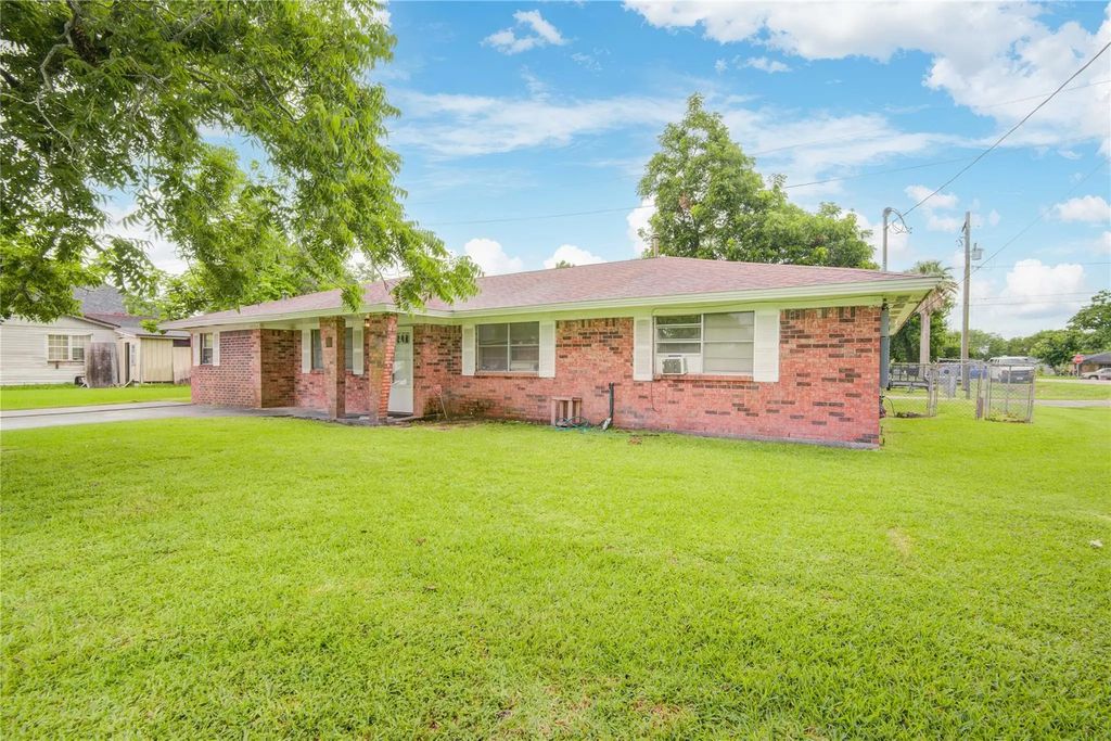 1421 N Avenue S, Freeport