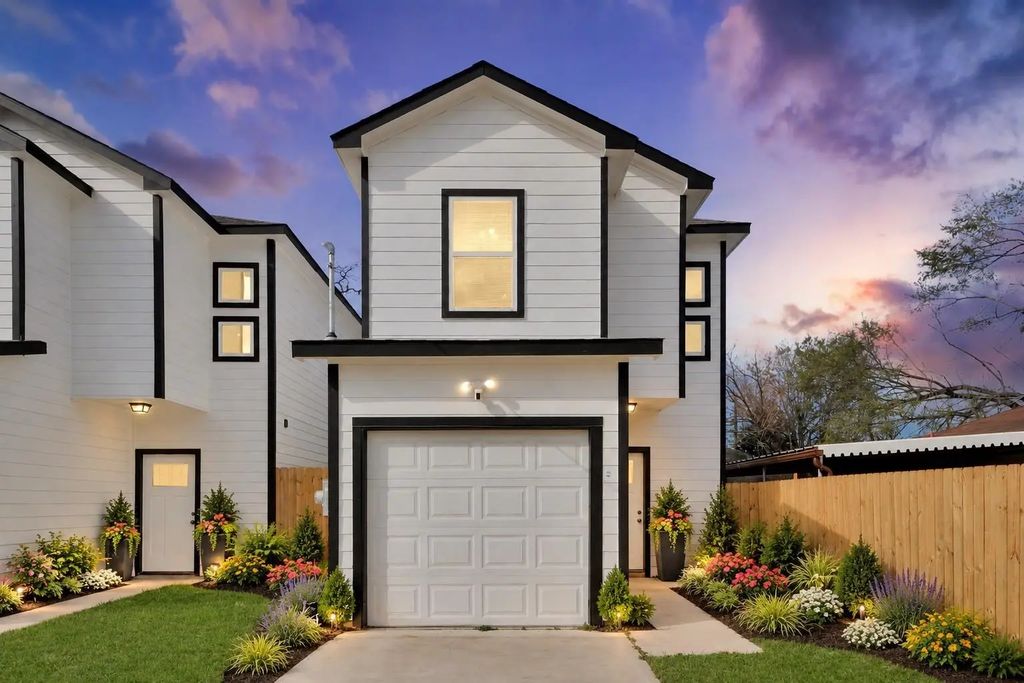 4013 Elmwood Street, Houston