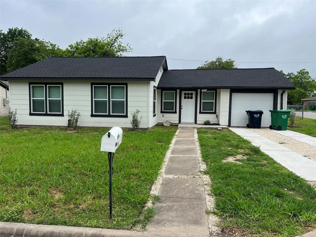 1311 Higgins Street, Brenham