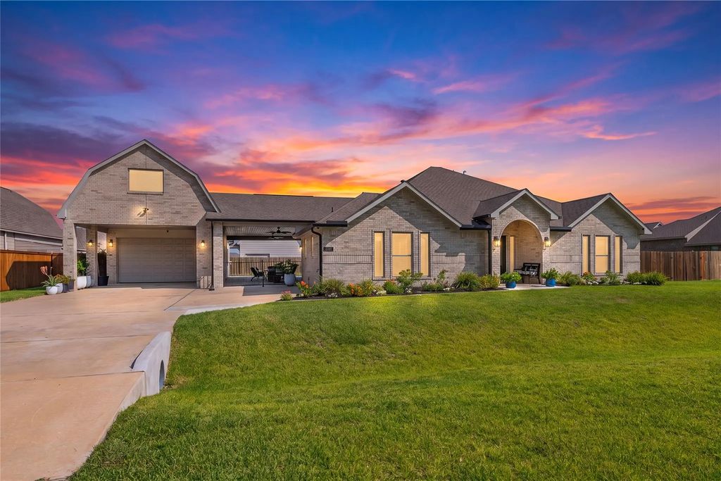 2110 Wikiup Street, Dickinson