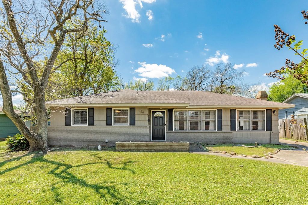 120 Palm Lane, Lake Jackson
