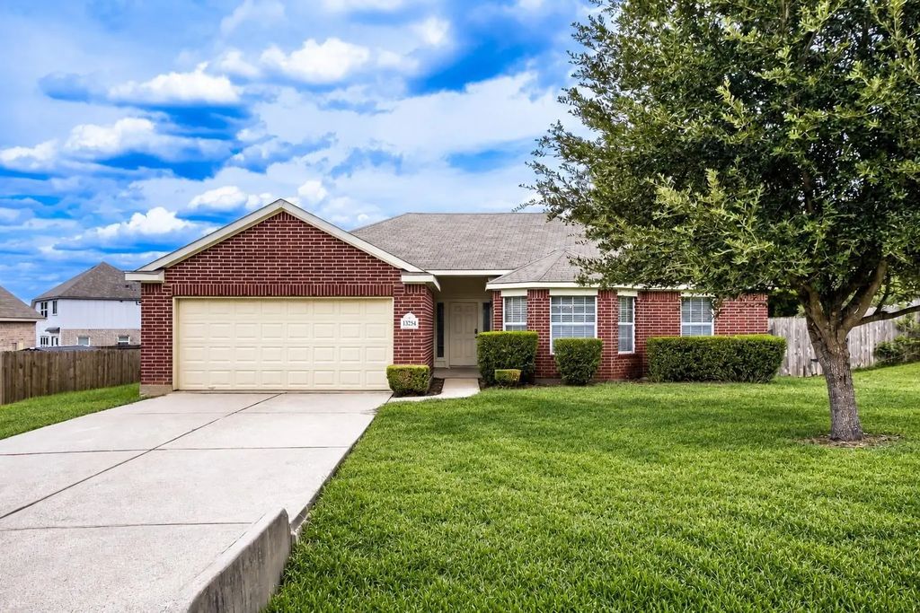 13254 Lazy Lane, Willis