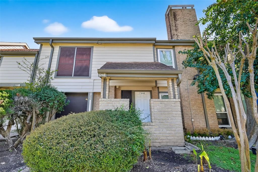 724 Country Place Drive E, Houston