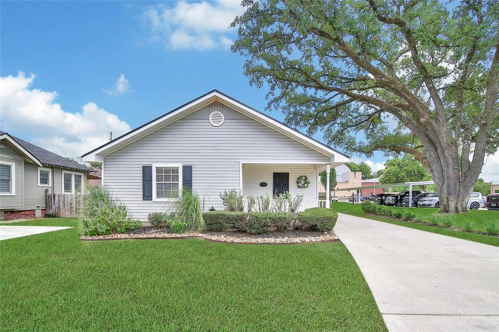 307 Lawrence Street, Tomball