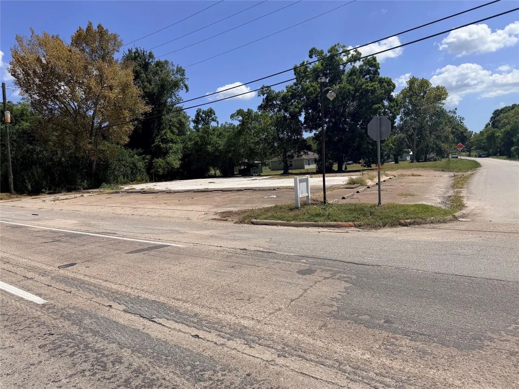 612 Highway 90 East, Liberty