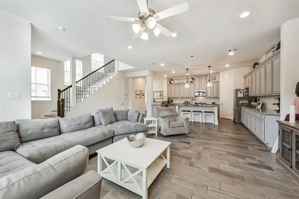 18 W Oaks Drive, Pasadena