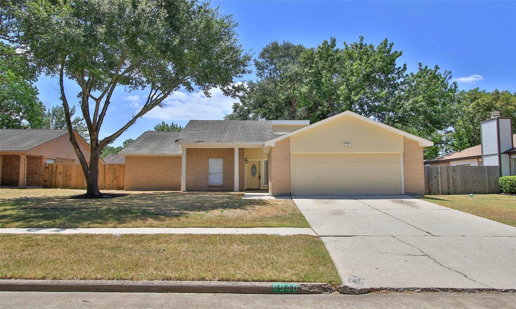 6940 Foxmont Lane, Humble