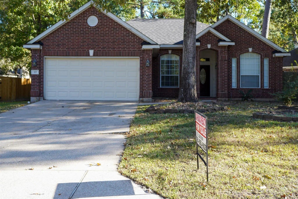 105 N Hollylaurel Circle, The Woodlands