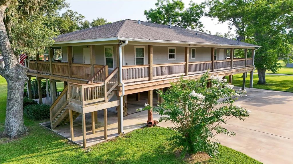 915 Live Oak Drive, Jones Creek