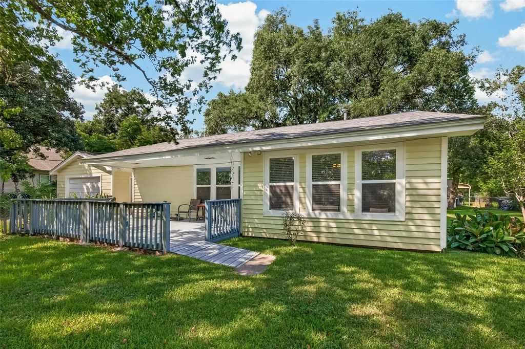 3315 Walsh Street, Bayview