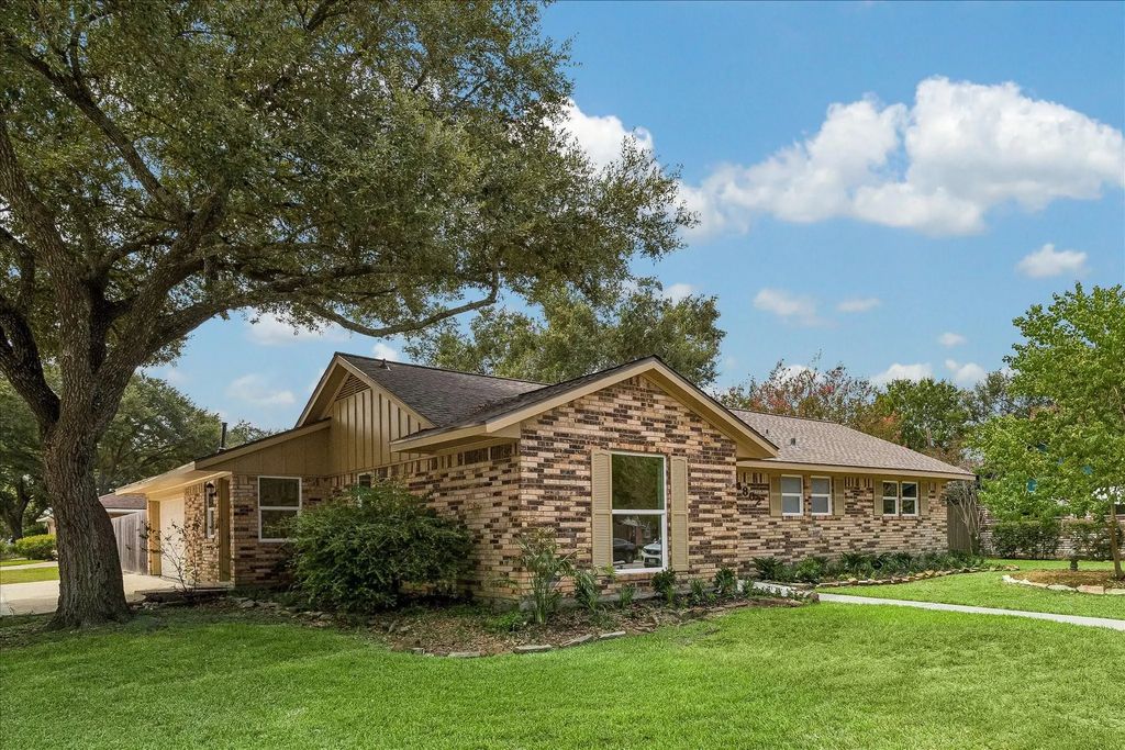 4802 Elm Street, Pearland