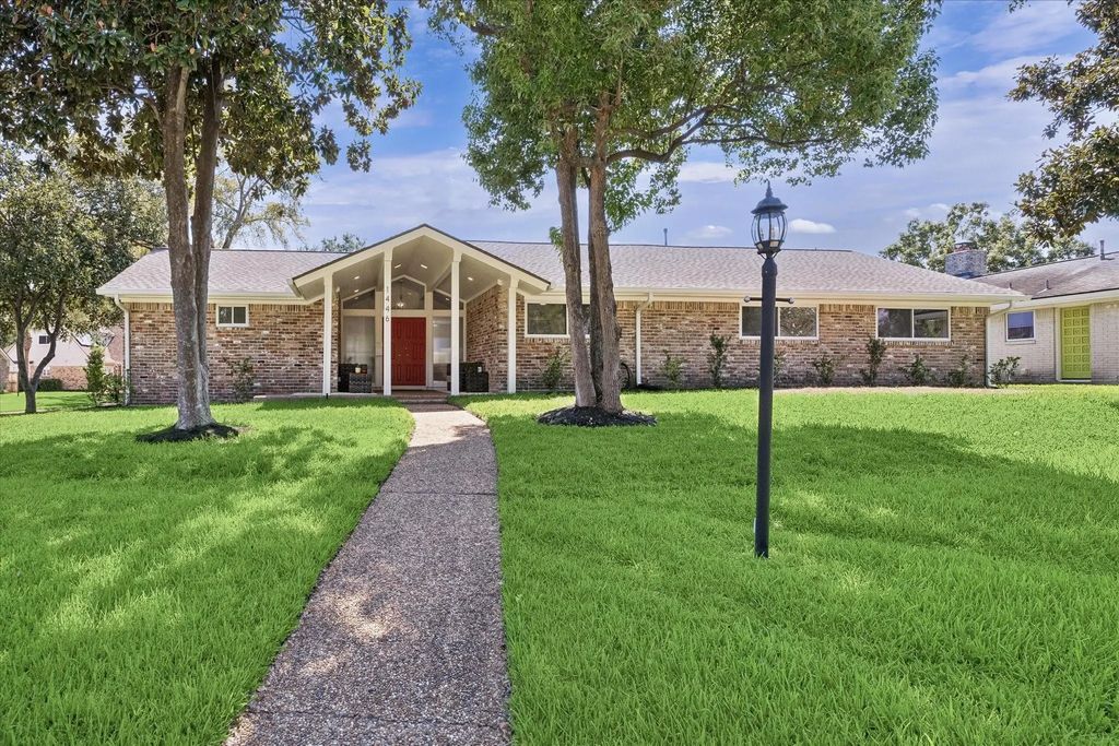 1446 Pirates Cove, Houston