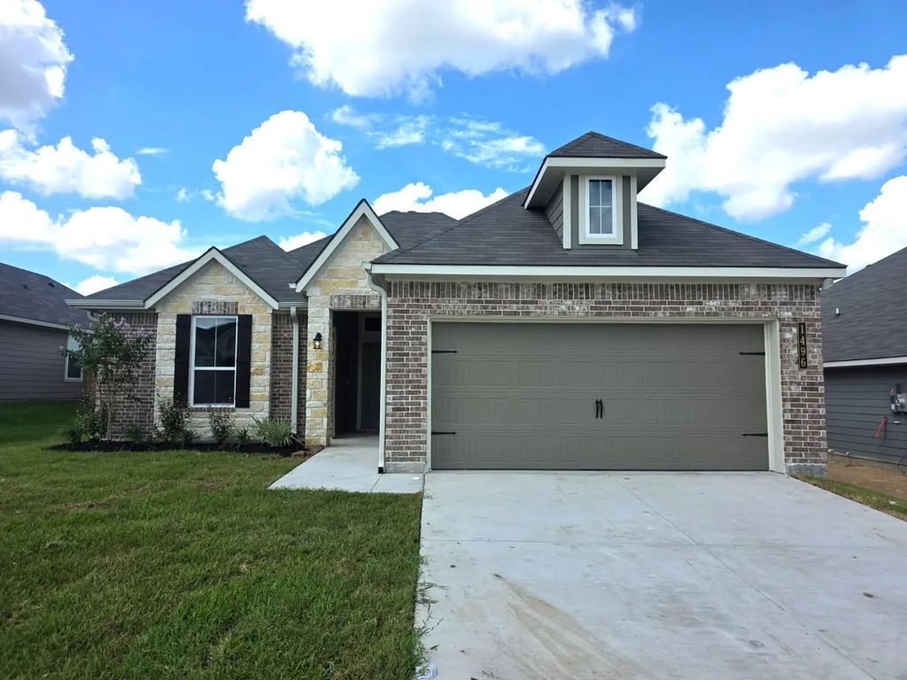1496 Lake Ridge Drive, Brenham