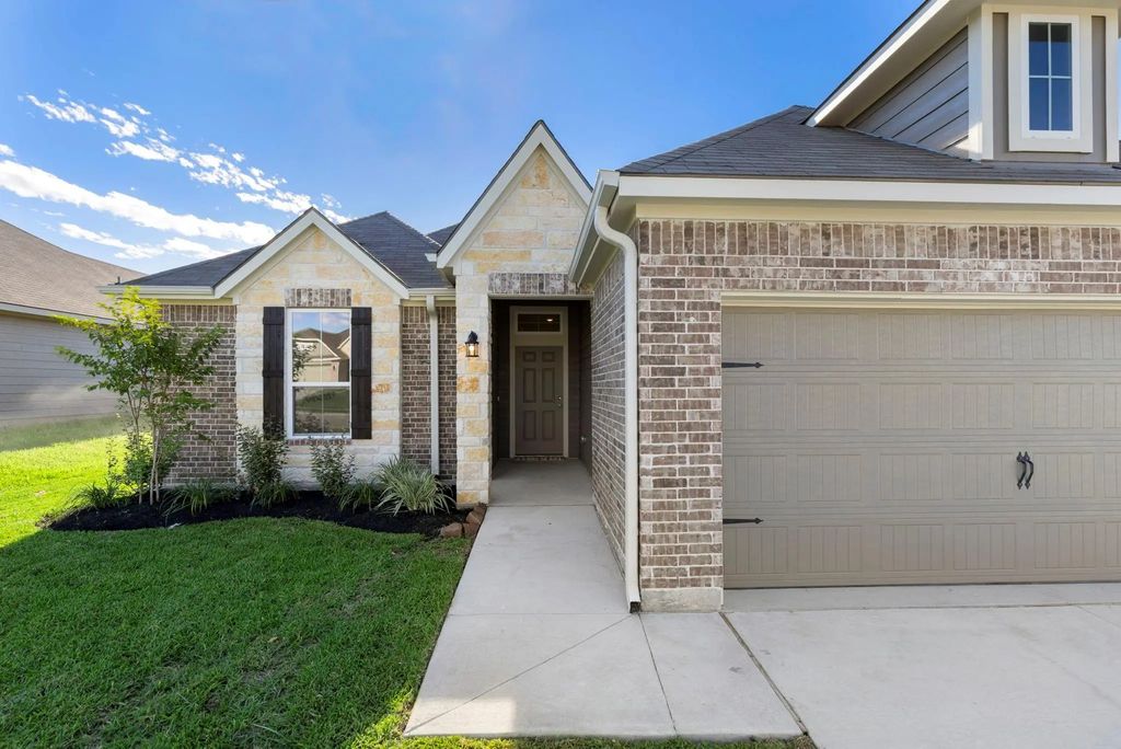 1496 Lake Ridge Drive, Brenham