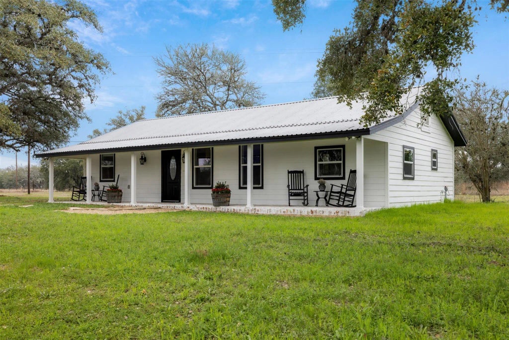 2407 E State Highway 159, Fayetteville