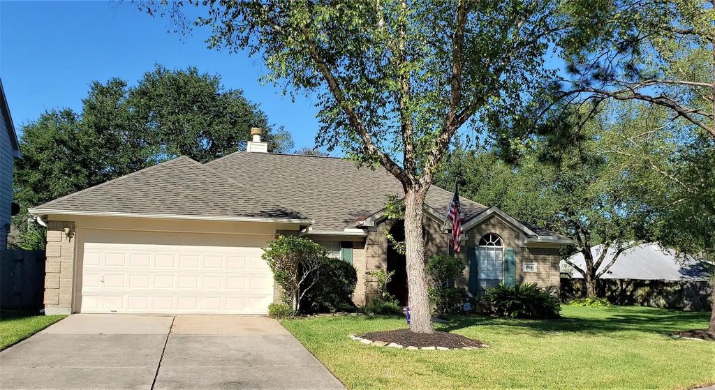205 Sharnoll Circle, League City