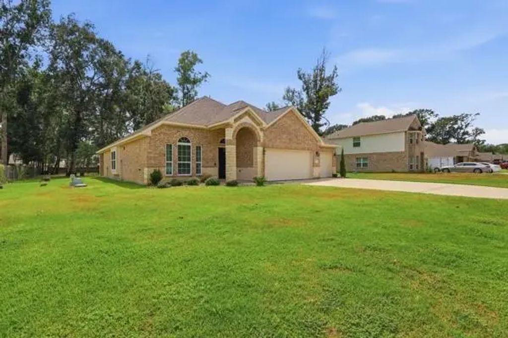 55 County Road 6615, Dayton