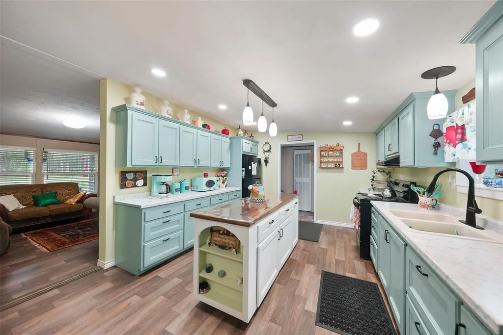 747 Timbergrove, Livingston
