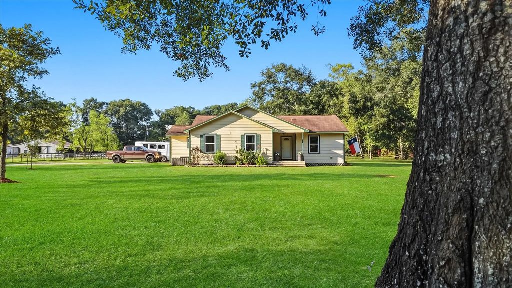 26925 E River Road, Splendora