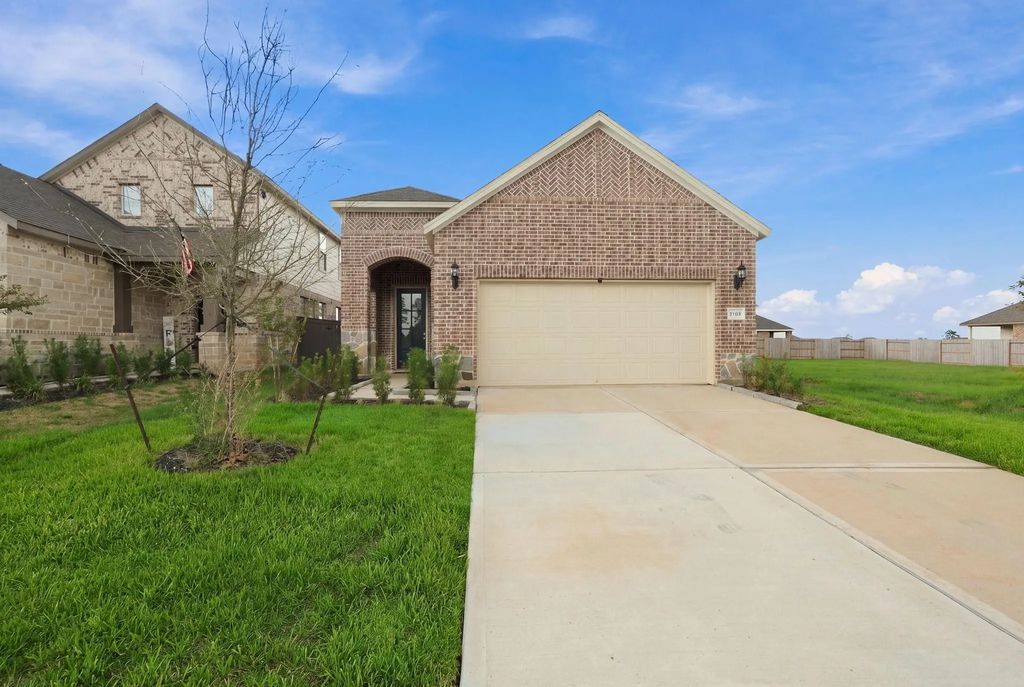 19115 Hazel Firs Lane, Magnolia